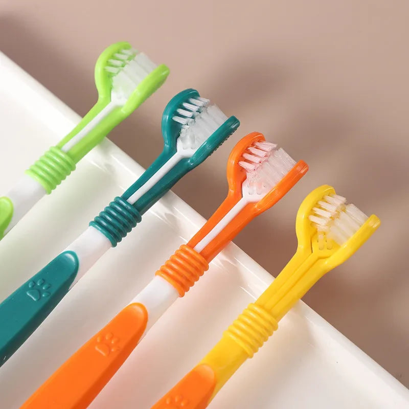 Brosses à dents à trois têtes alignées
