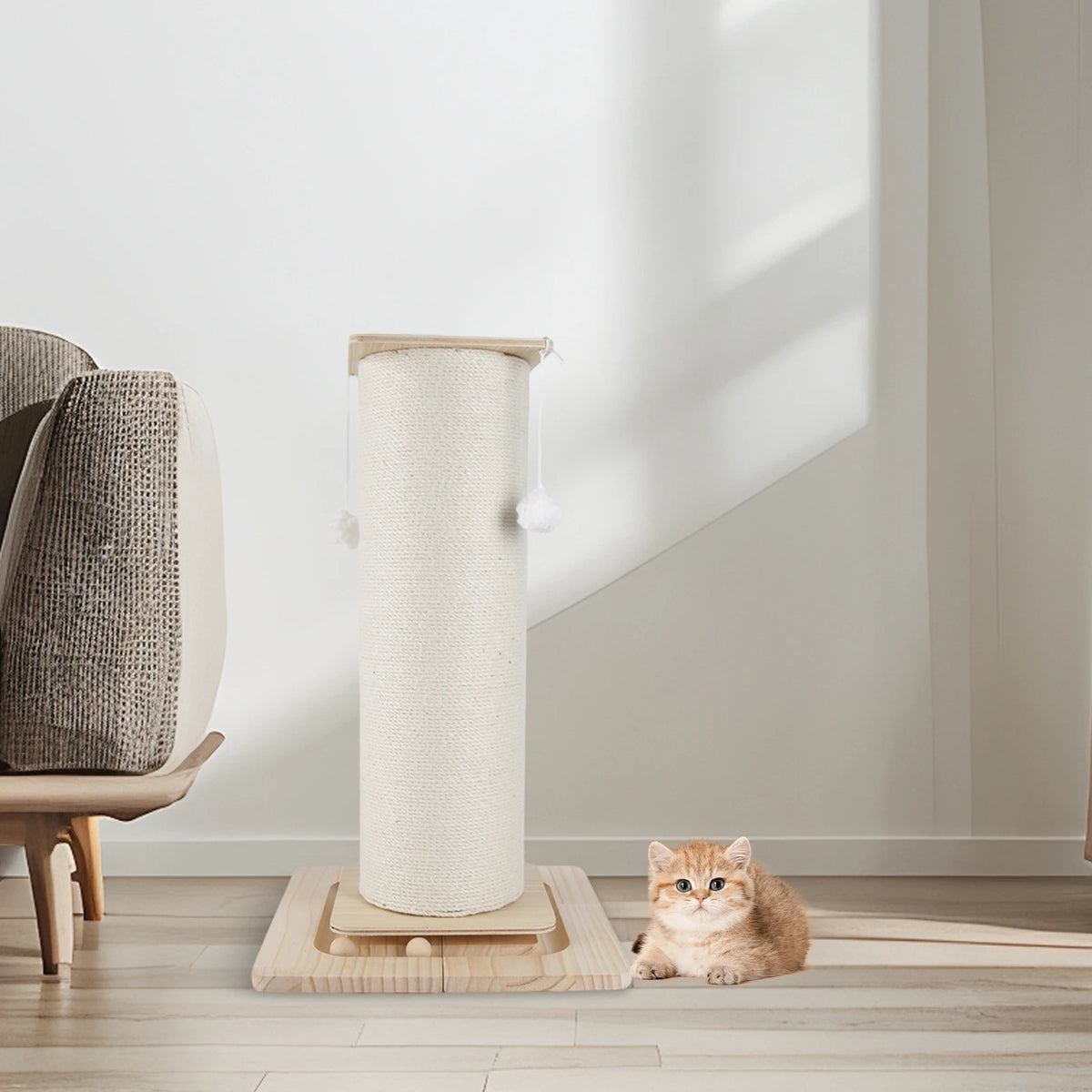 Griffoir sisal en situation dans le salon avec un chat