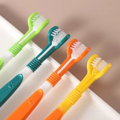 Brosses à dents à trois têtes alignées