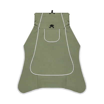Manteau imperméable pour chien Gaspard vert sauge, vue de dessus sur fond blanc