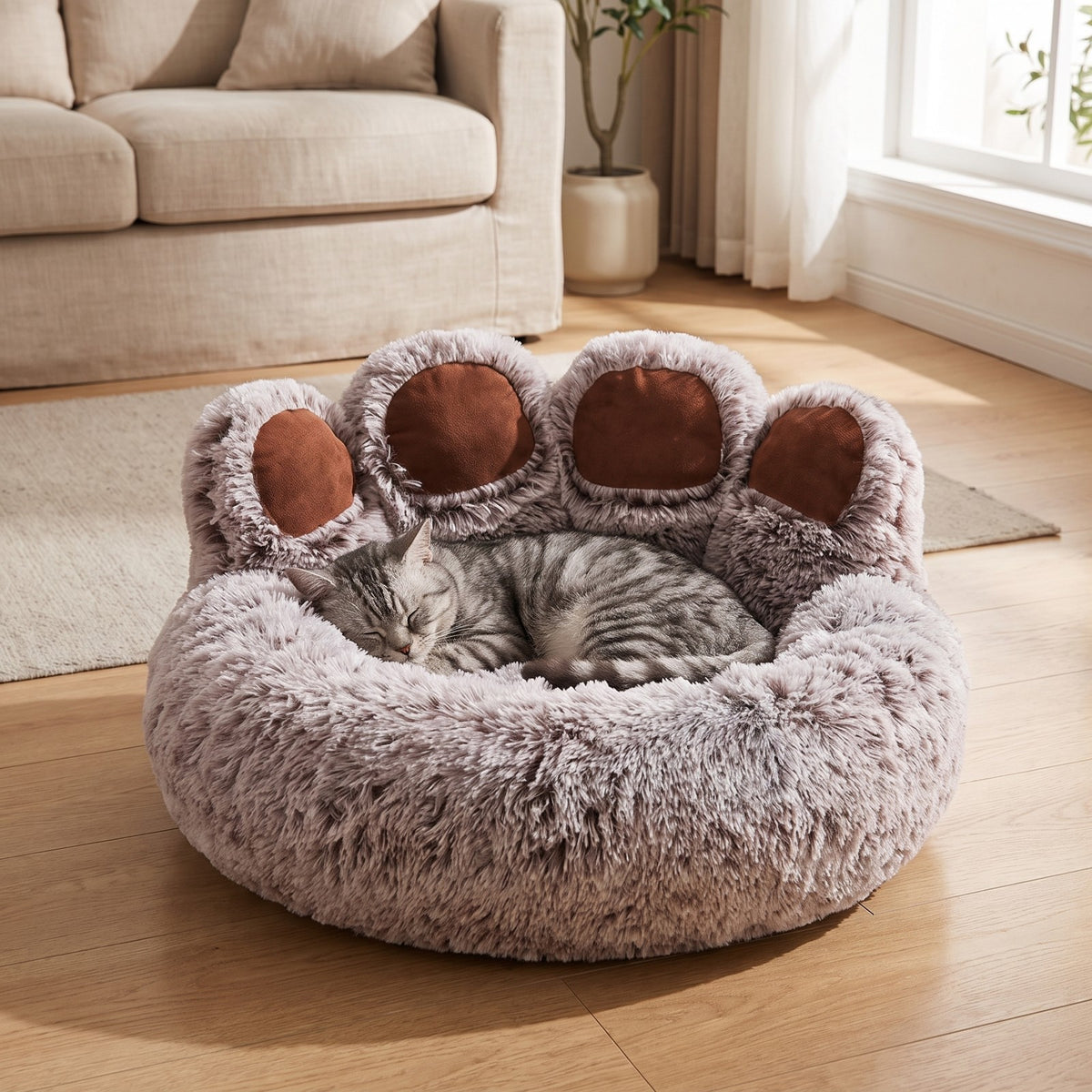 Chat tigré endormi dans le panier en forme de patte, coloris café dégradé
